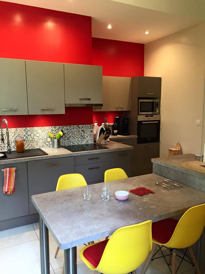 Cuisine colorée contemporaine Caluire et Cuire - conception pose cuisiniste Lyon
