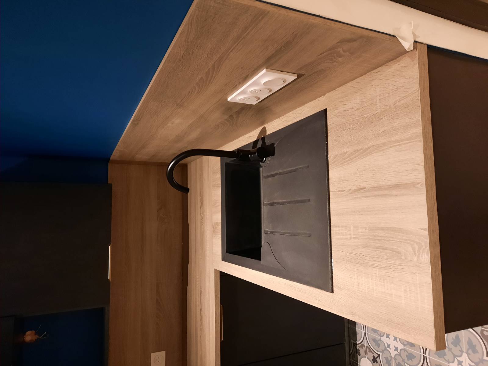 Kitchenette sur mesure cabinet professionnel Lyon 2 - cuisine compacte moderne