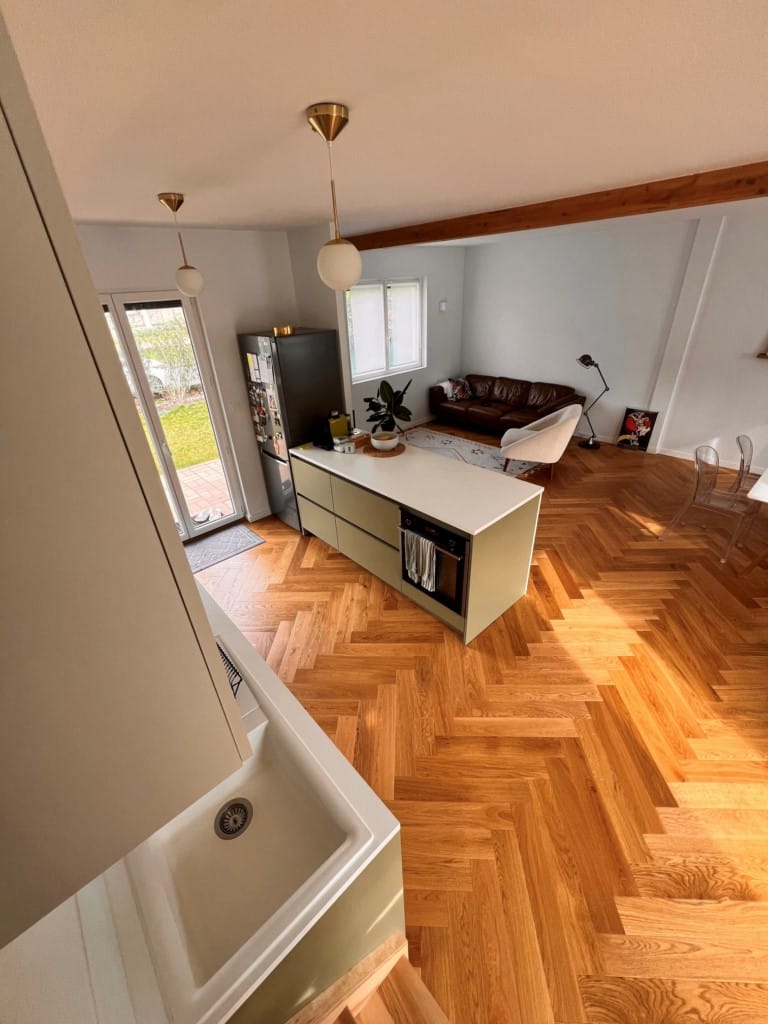 Cuisine design haut de gamme avec verrière - cuisiniste expert Caluire-et-Cuire