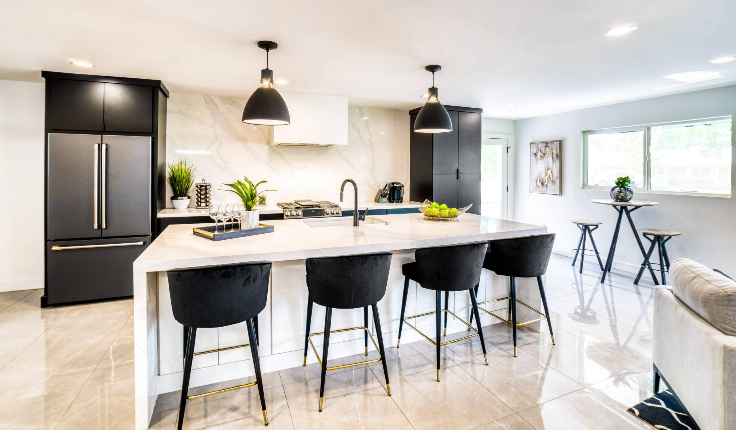 Cuisine haut de gamme moderne avec îlot central à Villeurbanne - Studio Creatis cuisiniste Lyon