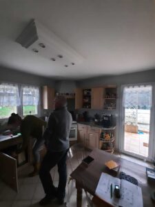 Cuisine avant rénovation à Janneyrias - Studio Creatis cuisiniste Lyon Caluire