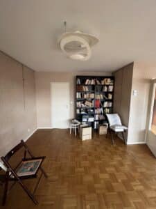 Cuisine haut de gamme sur mesure Lyon 3 - Façades vert sauge mat avec plan de travail Marmo Canova par cuisiniste Caluire